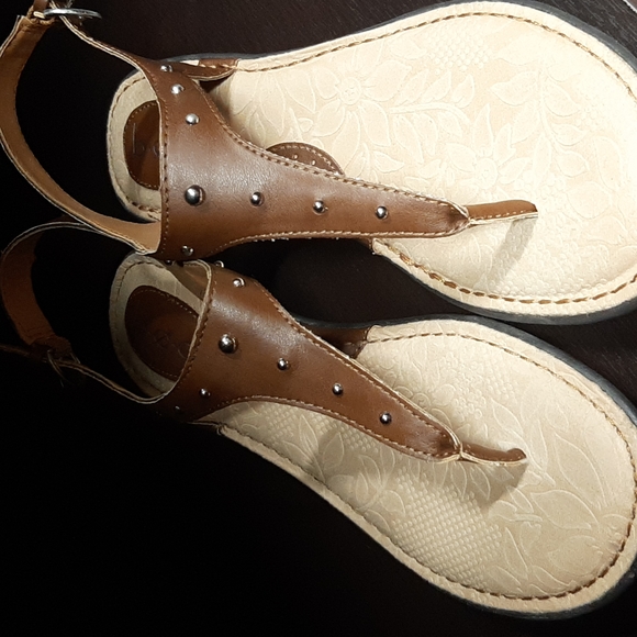b.o.c Sandals size 9m - Picture 2 of 8